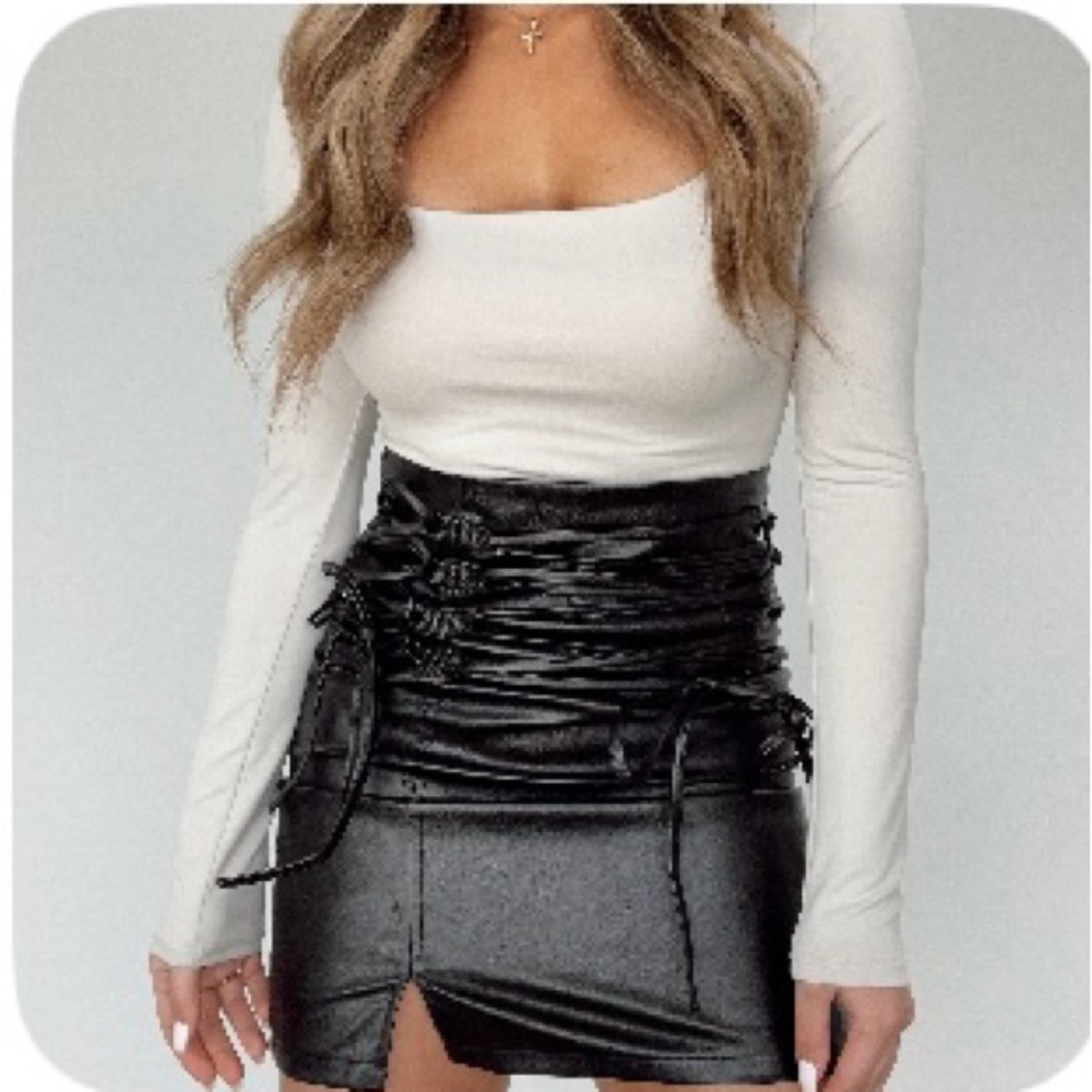 Size small new without tags faux leather skirt